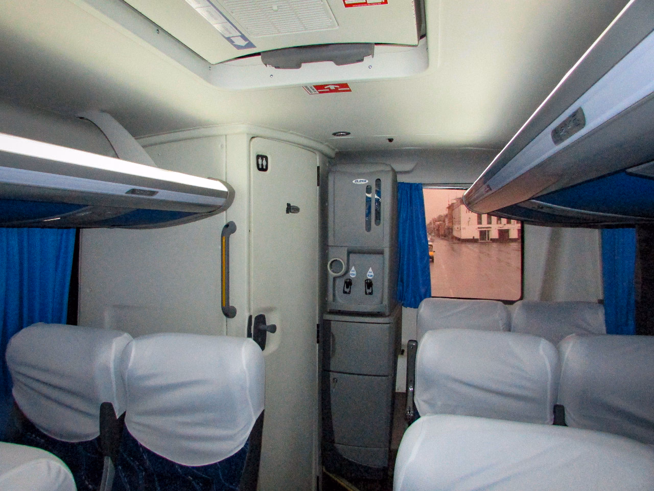Transport vehicle