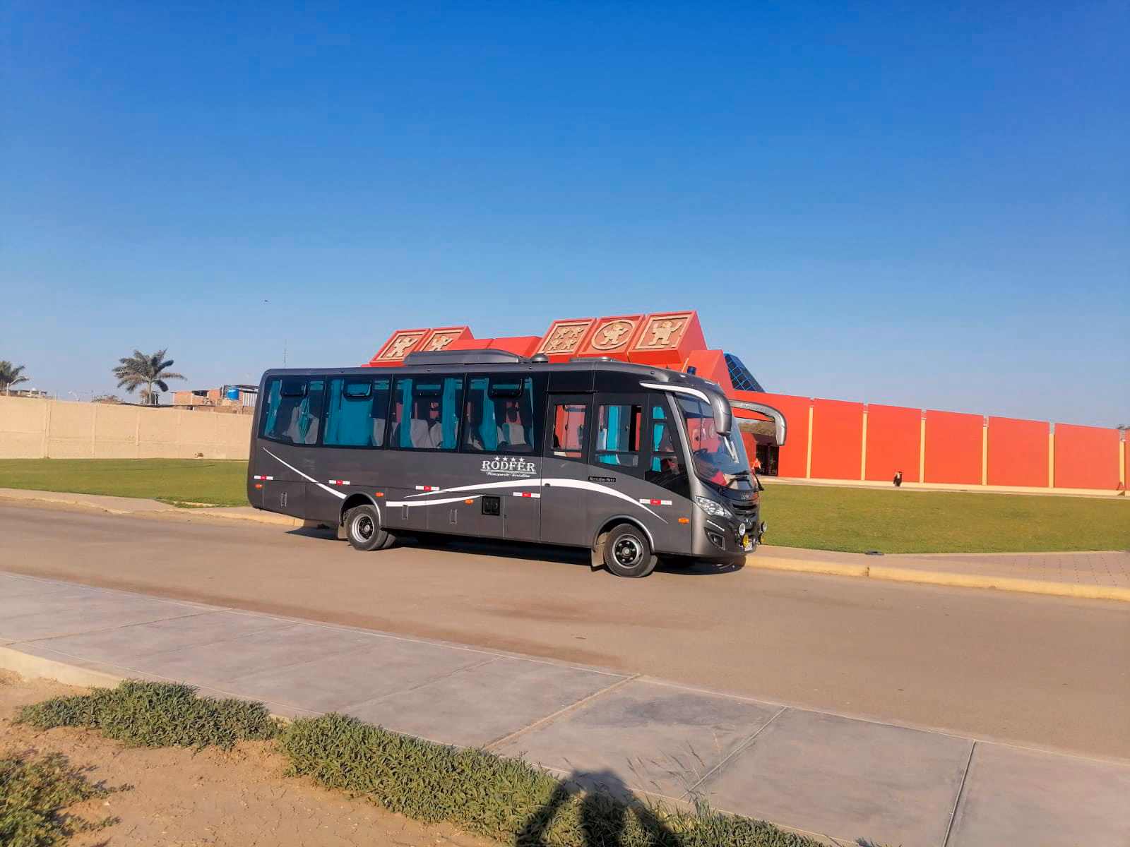 Transport vehicle